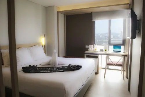 Up-Peak Hotel Simpang Lima Semarang Powered by Archipelago Kamar Photos