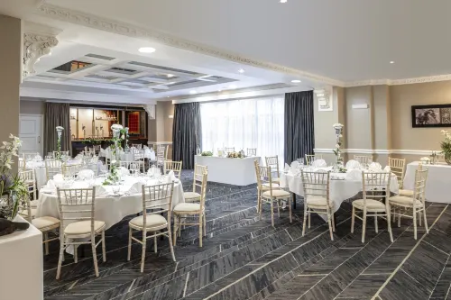 Crowne Plaza Leeds Restauration Photos
