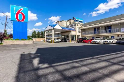 Motel 6 Elizabeth, NJ - Newark Liberty Intl Airport Featured Photos