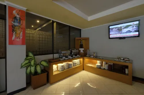 The Yani Hotel Bali Makanan Photos