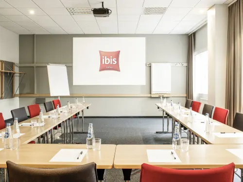 Hôtel IBIS Avignon Sud Espaces Affaires Photos