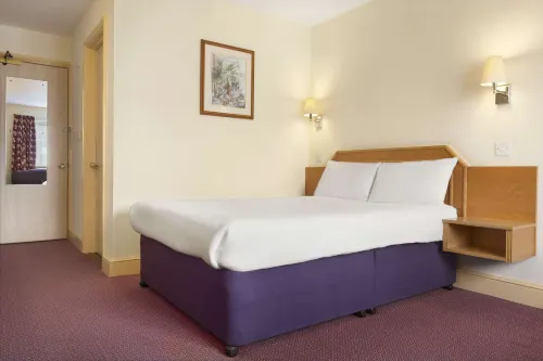Days Inn by Wyndham Sevenoaks Clacket Lane Rooms Photos