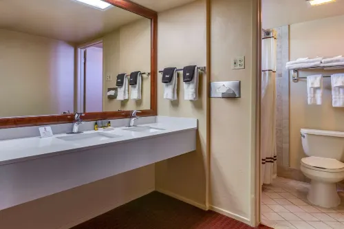 Best Western Plus Kings Inn  Suites Kamar Photos