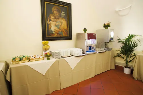 Domus Sessoriana Dining Photos