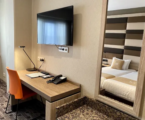 XO Hotels Blue Tower Zimmer Photos