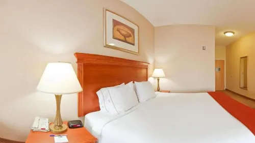 Holiday Inn Express & Suites Detroit - Utica Photos