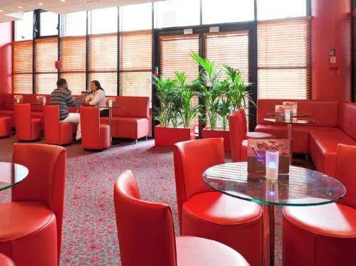 Hôtel ibis Paris Pantin Eglise Espaces publics Photos