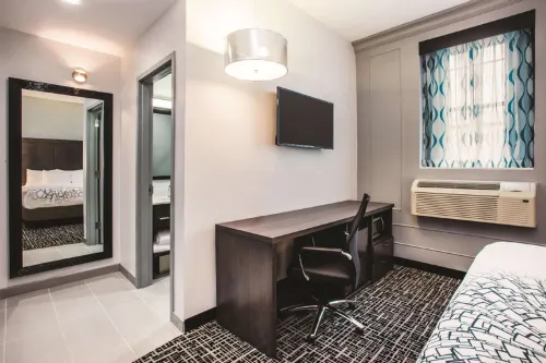 La Quinta Inn & Suites by Wyndham Baltimore Downtown Chambres Photos