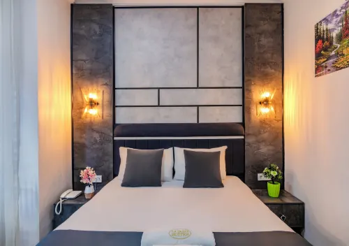La Pazza Suites Rooms Photos
