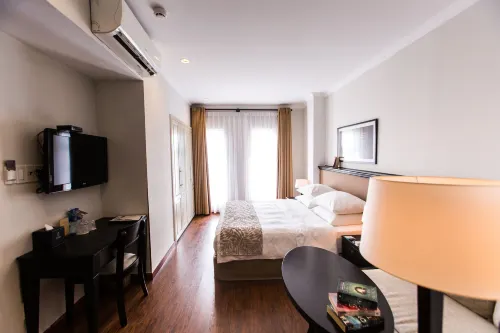 The Alcove Library Hotel Photos