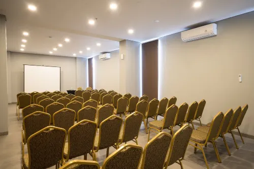 Maple Hotel Grogol Fasilitas Bisnis Photos