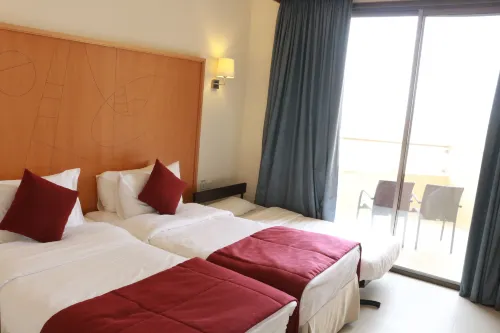 Ramada Resort Dead Sea Camere Photos