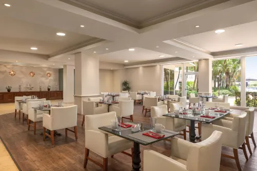 Radisson Resort Miami Beach Restauration Photos