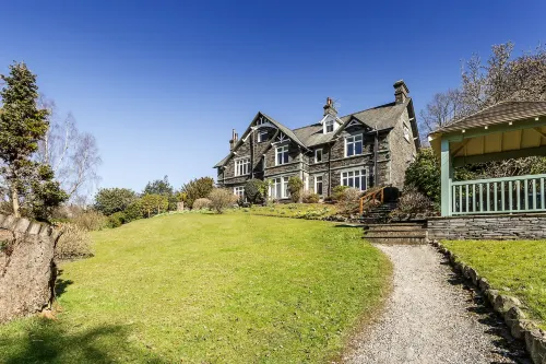 Lakehouse at the Waterhead Inn Exterior Photos