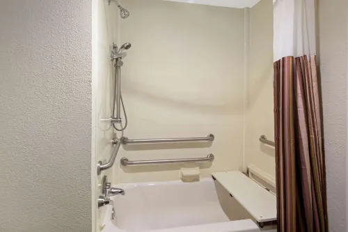 La Quinta Inn & Suites by Wyndham Miami Airport East Photos