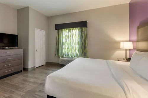 La Quinta Inn & Suites by Wyndham Visalia/Sequoia Gateway Kamar Photos