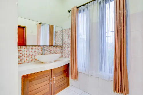 Teges Inn Kuta Camere Photos