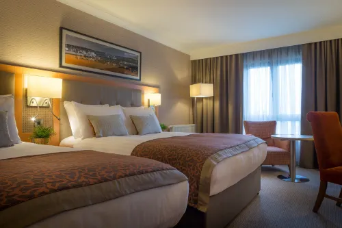 Clayton Hotel Chiswick Photos
