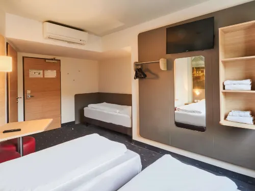 B&B HOTEL Würzburg-City Camere Photos