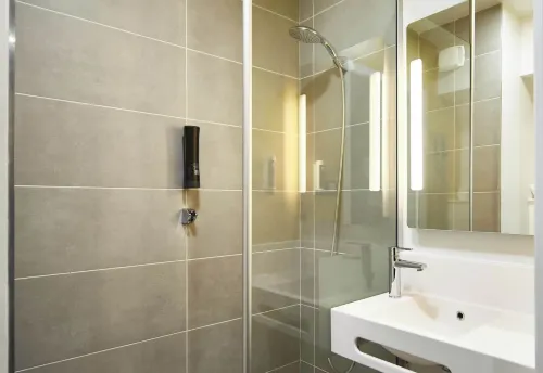 B&B Hotel Bois d'Arcy Saint Quentin en Yvelines Zimmer Photos