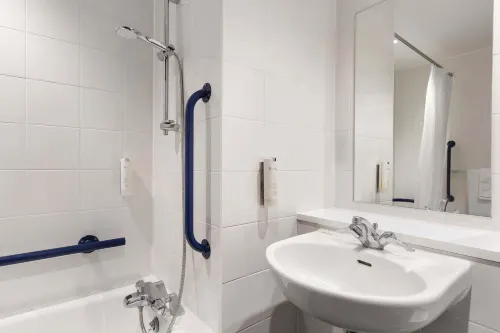 Ramada by Wyndham Milton Keynes Rooms Photos