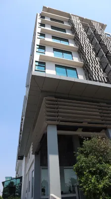 EASTERN HOTEL BOJONEGORO Eksterior Photos