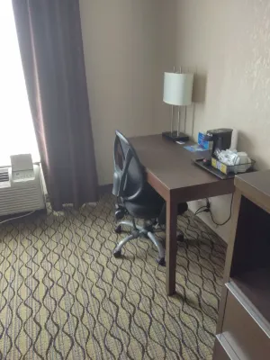 Baymont by Wyndham Madison Heights Detroit Area Rooms Photos