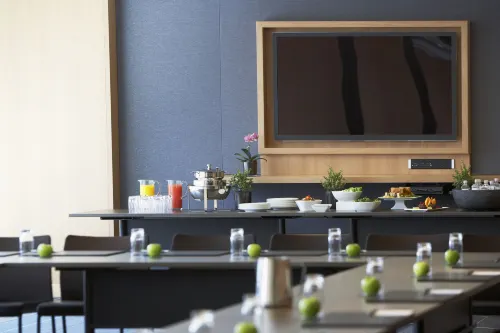 Le Germain Hotel Maple Leaf Square Business Facilities Photos