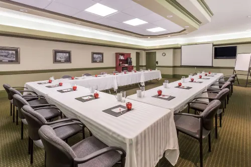 Ramada by Wyndham Hinton Espaces Affaires Photos