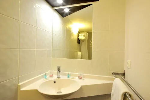 Brit Hotel Lyon Nord Dardilly Chambres Photos