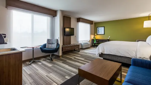 Holiday Inn Express & Suites Detroit - Farmington Hills Chambres Photos