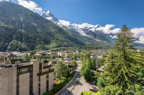 Chalet Hôtel le Prieuré & Spa Near Hotel Photos