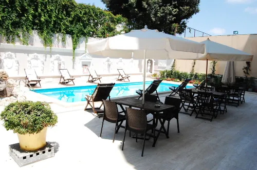 Triana Hotel Здоровье и отдых Photos