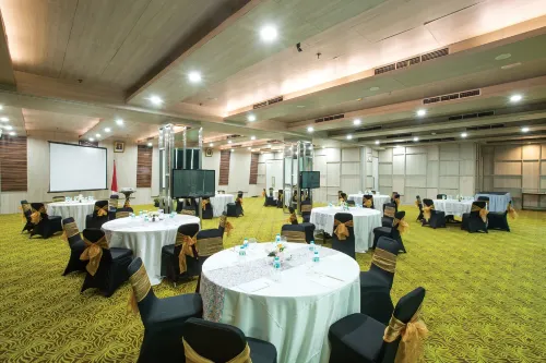 Sparks Life Jakarta, ARTOTEL Curated Fasilitas Bisnis Photos