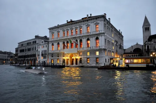 UNA HOTELS Ala Venezia-Adults 16 À proximité de l'hôtel Photos