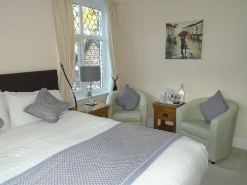Trumbles Gatwick B&B Rooms Photos