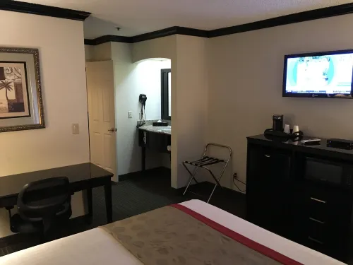 Ramada by Wyndham Ontario Photos