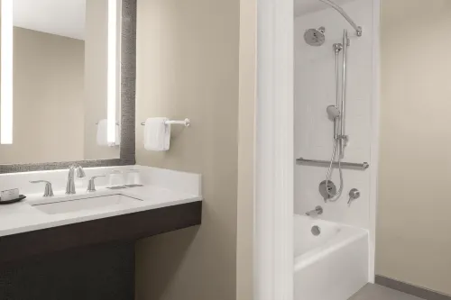 Sheraton Milwaukee Brookfield Hotel Rooms Photos