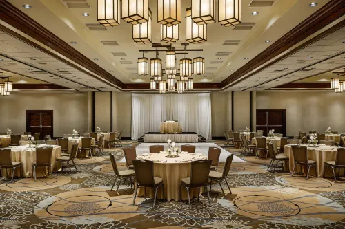 DoubleTree by Hilton Ontario Airport Restauration Photos
