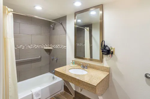 Quality Inn Amarillo I-40 East Rooms Photos
