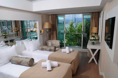 Alesta Yacht Hotel Rooms Photos