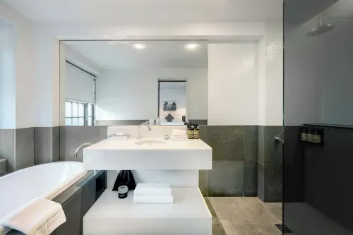 Peppers Gallery Hotel Canberra Photos
