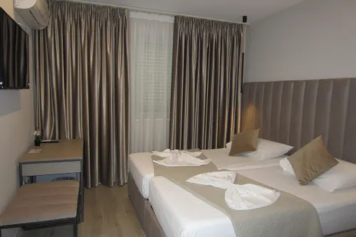 Freddy's Hotel Photos
