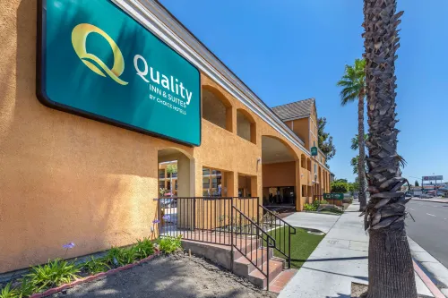 Quality Inn & Suites Westminster Seal Beach Exterior Photos