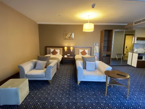 Parkside Hotel & Apartments Photos