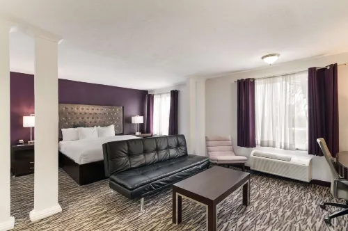 Clarion Inn & Suites Across from Universal Orlando Resort Photos