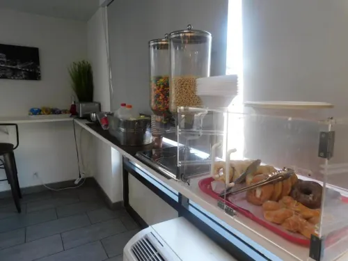 Hotel 10 Extended Stay Dining Photos