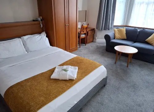 Russell Hotel Photos