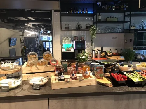 Hotel New Kit Dining Photos