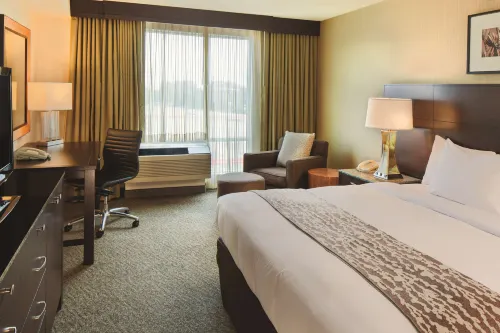 DoubleTree by Hilton Hotel Boston Bayside Rooms Photos